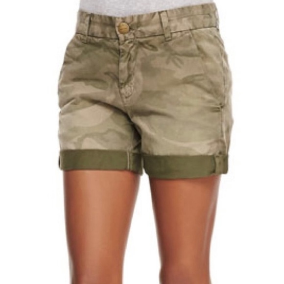 Current/Elliott The Captain Rolled Shorts in Army Camo - Picture 1 of 15